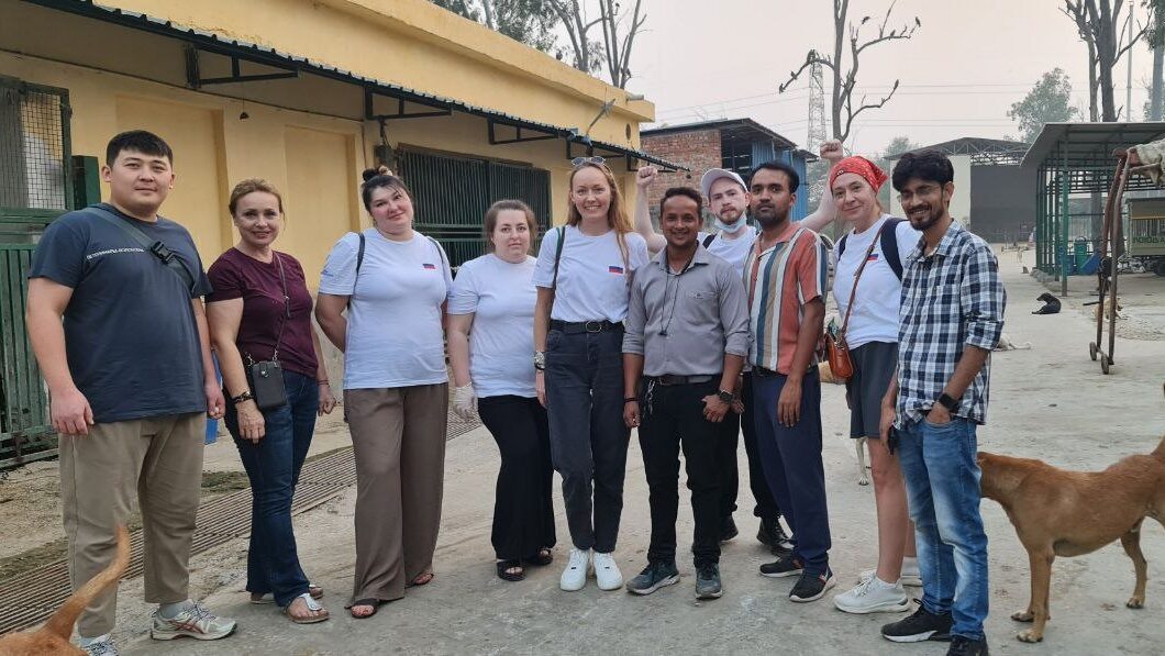    Фото участников "Миссии Добро" в Индии