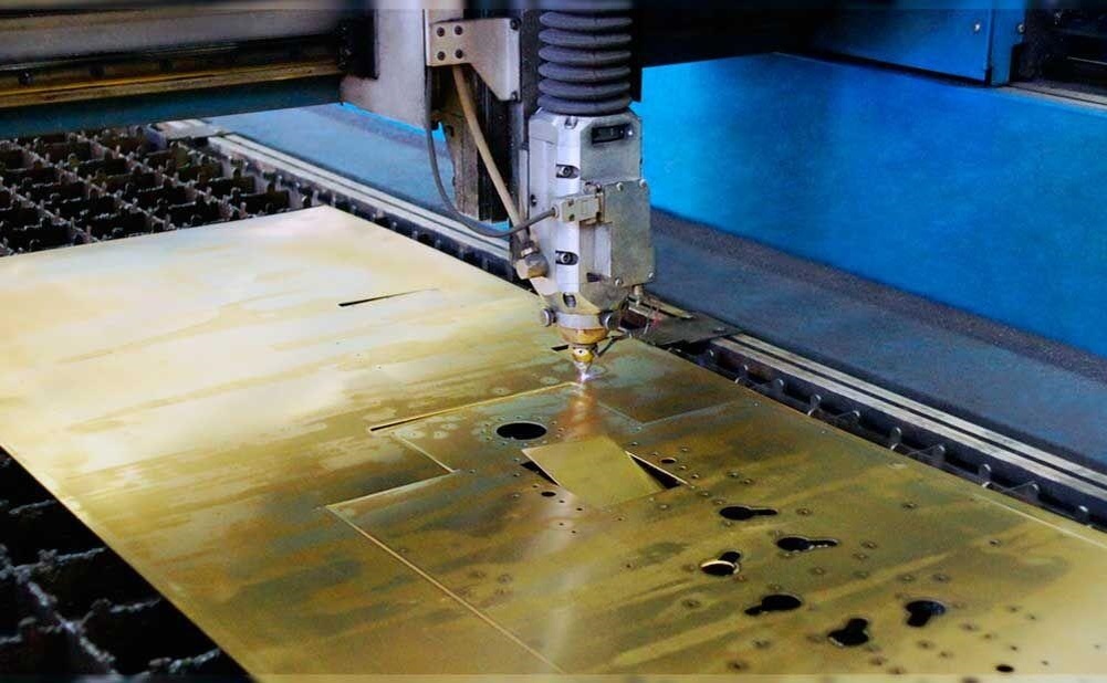 Лазер с легкостью обрабатывает латунные листы толщиной до 5 мм