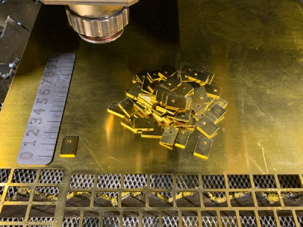 Латунь востребована в производстве оборудования, ювелирных изделий и декоративных элементов