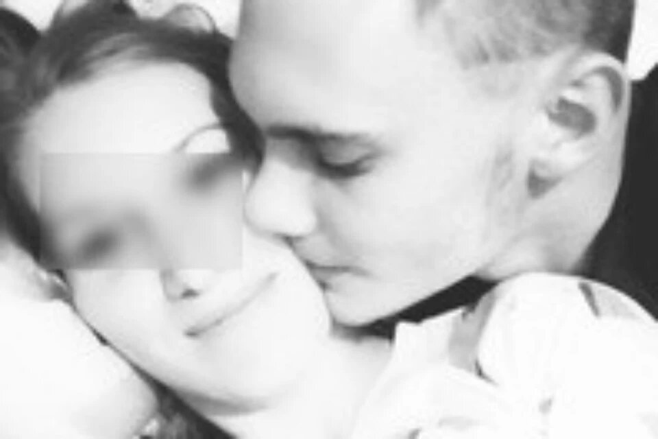 Подростки встречались пять месяцев. 