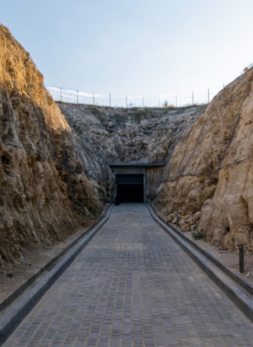 Вход в пещеру