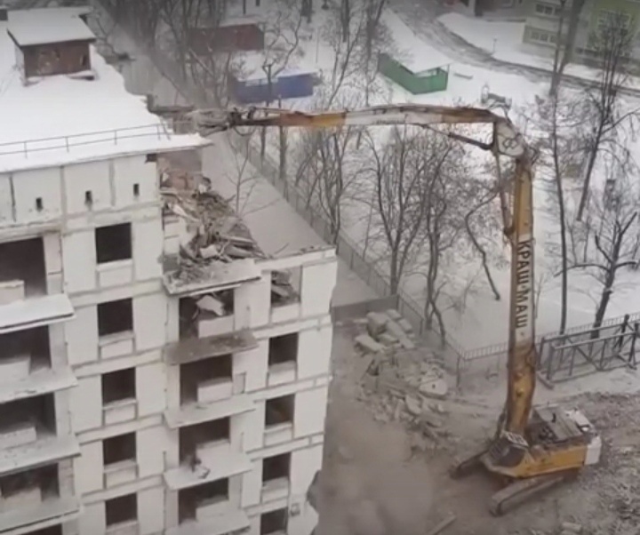 Начало сноса дома проезд Дежнёва, 30 к3. 