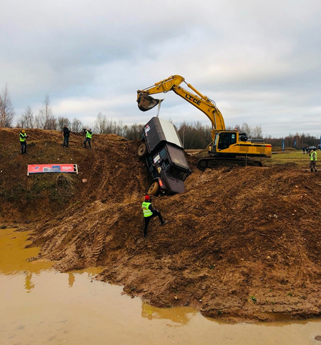 В Твери прошли соревнования по трак-триалу «Царь горы»