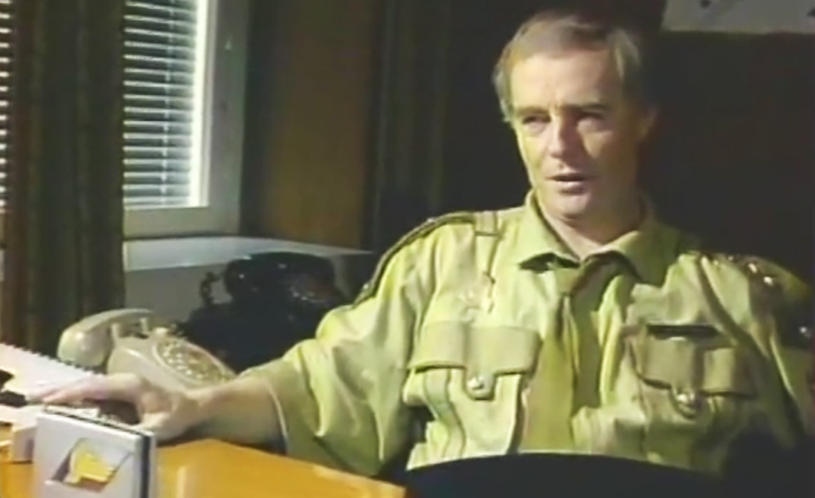 Кадр из телеспектакля серии "Этот фантастический мир" выпуск № 11. Полковник Дарвин (Эдуард Марцевич).