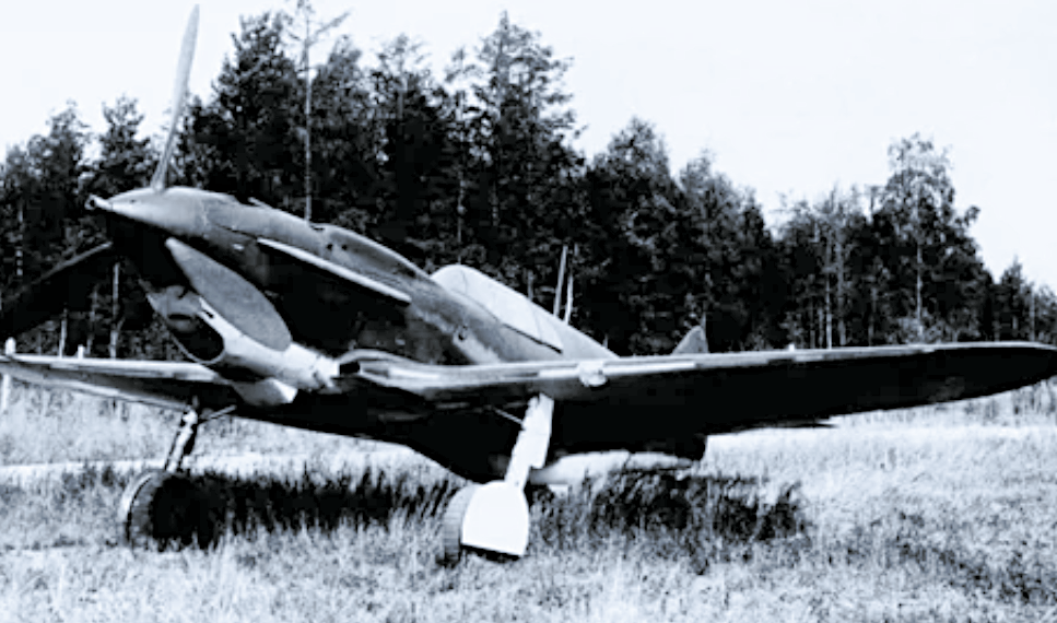 Одномоторный истребитель-моноплан ЛаГГ-3.