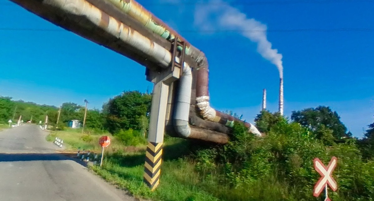 Иллюстрация: трубы теплотрассы, идущей от Ладыжинской ТЭС