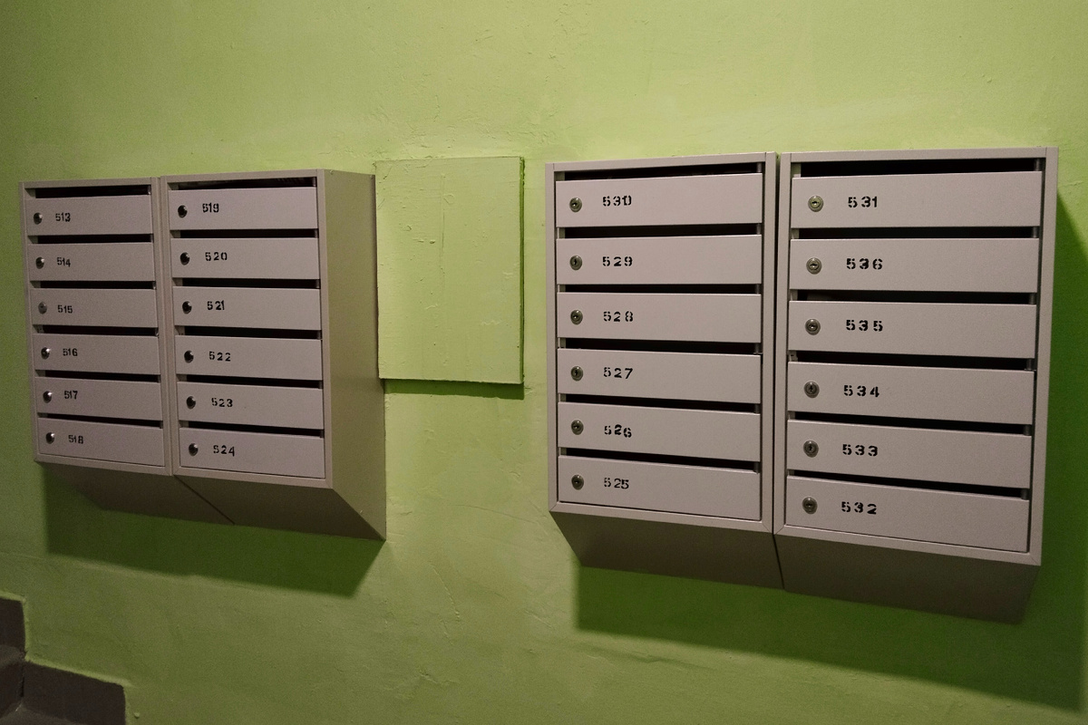 Почтовые ящики в одном из подъездов