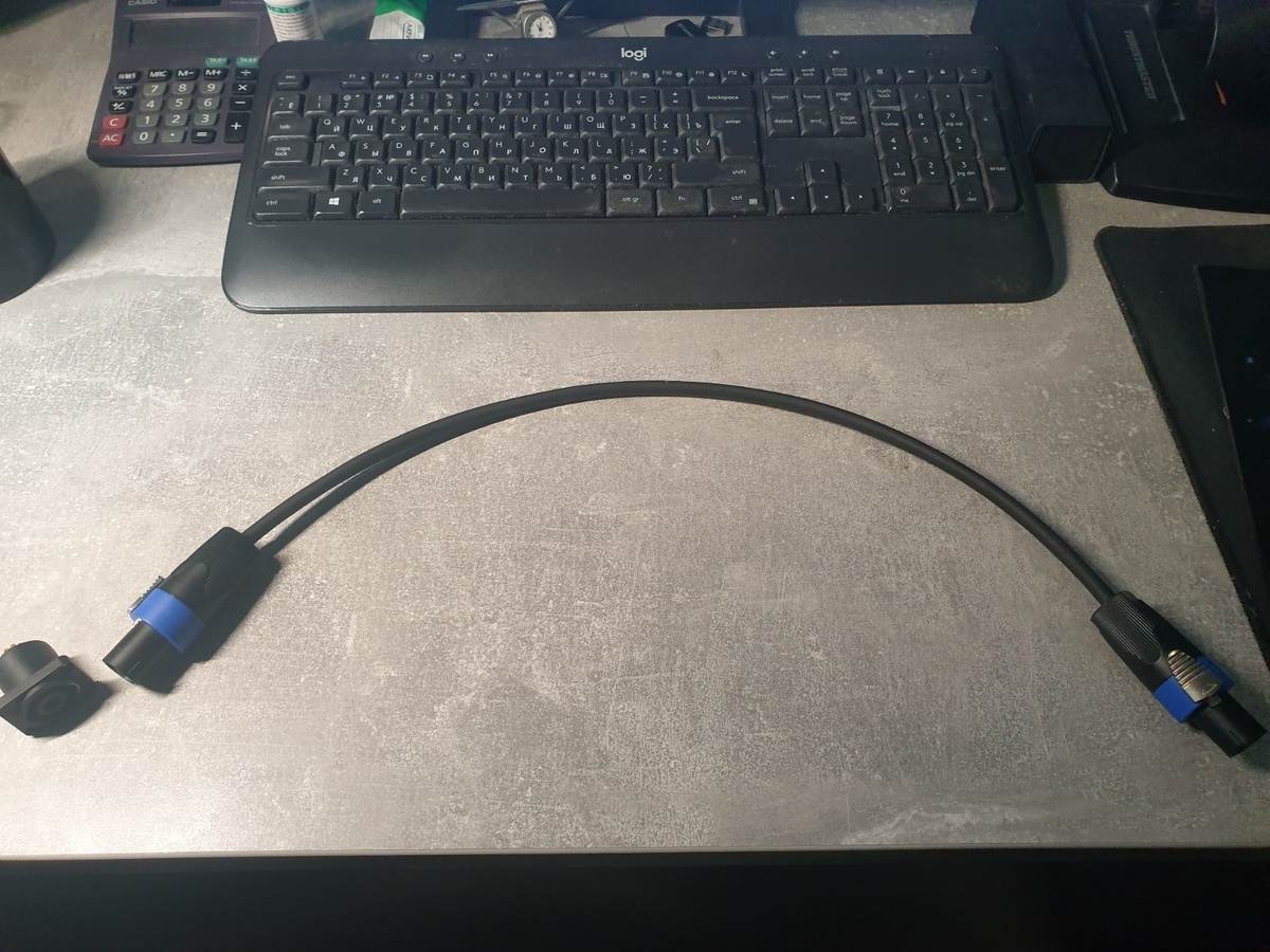 Самодельный провод из штекеров "speakon", которые используются для подключения питания компьютера "Специалист".