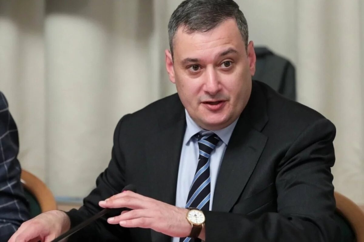    Хинштейн заявил, что релокантам будет проблематично жить на доходы из РФ