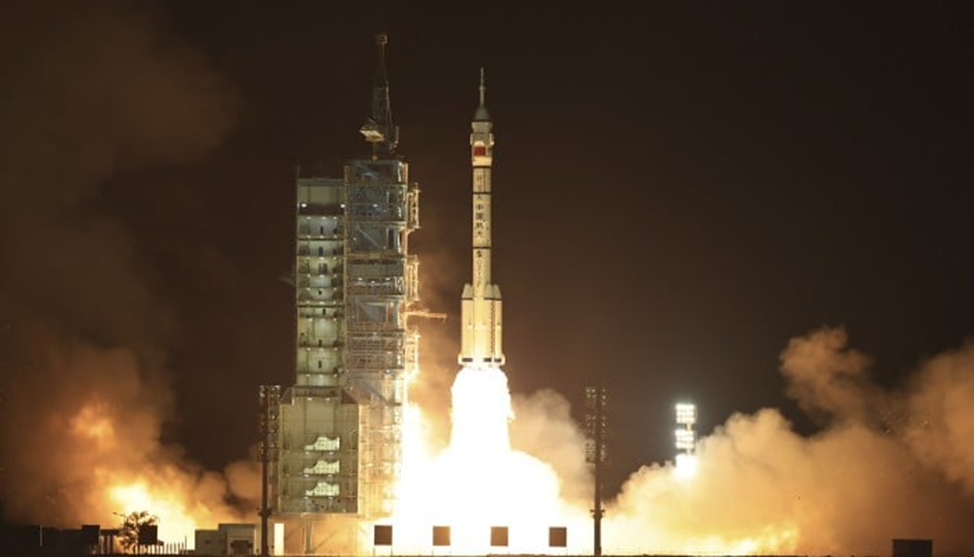 Старт КК «Шэньчжоу-18». Фото: CNSA