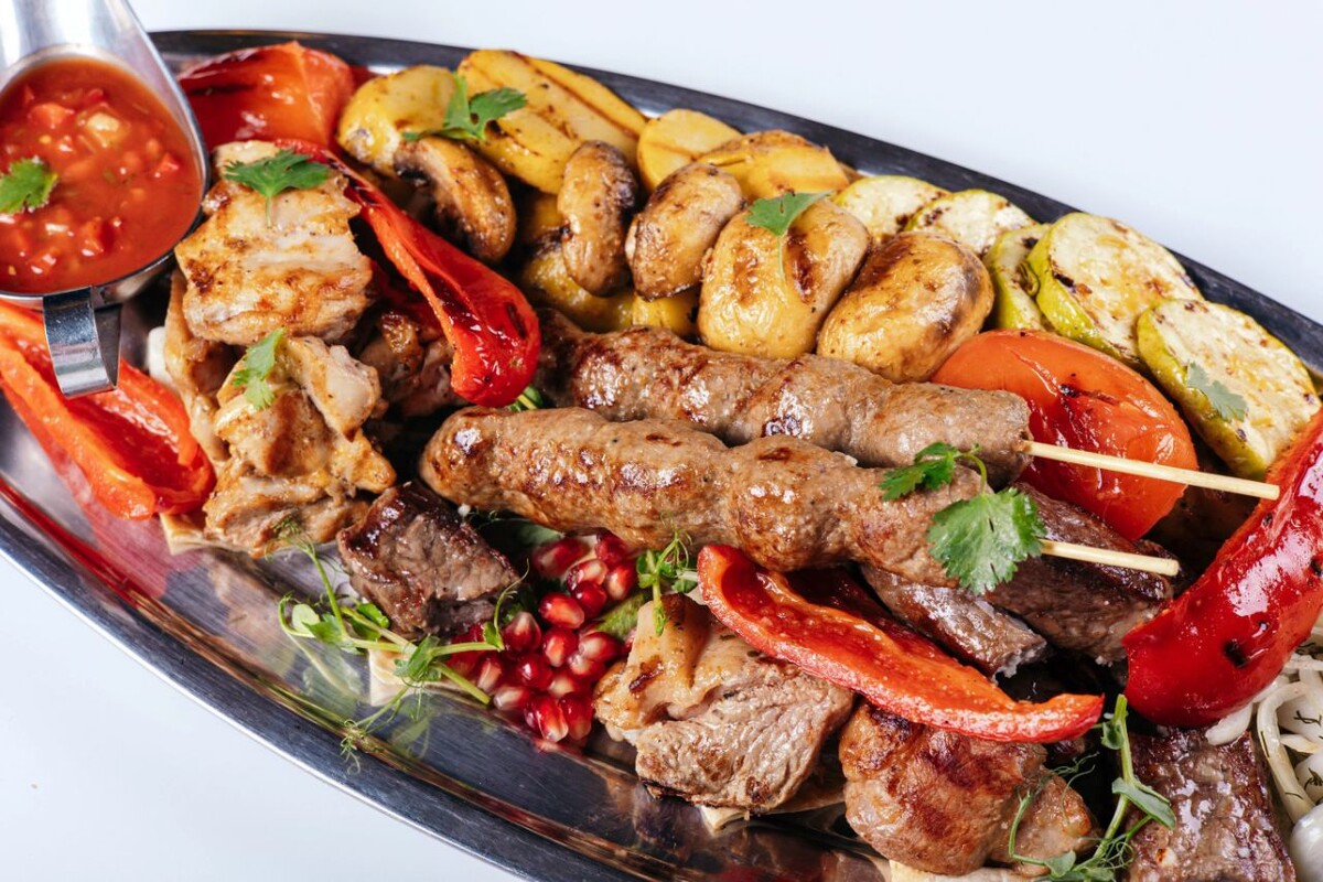 Ассорти мясное гриль Фото © Ресторан «Скоморохи»