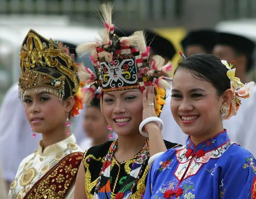 Народы евразии. Все народы азии. Народы азии для детей. Народы азии. Национальный костюм малазийцев.
