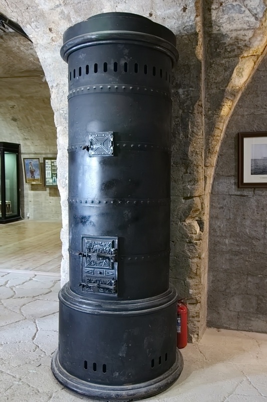 Печь круглая отопительная пко-20. Печь круглая в металлическом футляре голландка. Круглая печь голландка в металлическом кожухе. Печка круглая железная. Печь круглая отопительная пко-20.