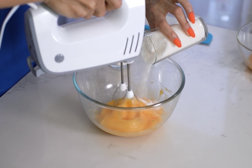 Яйца и сахар