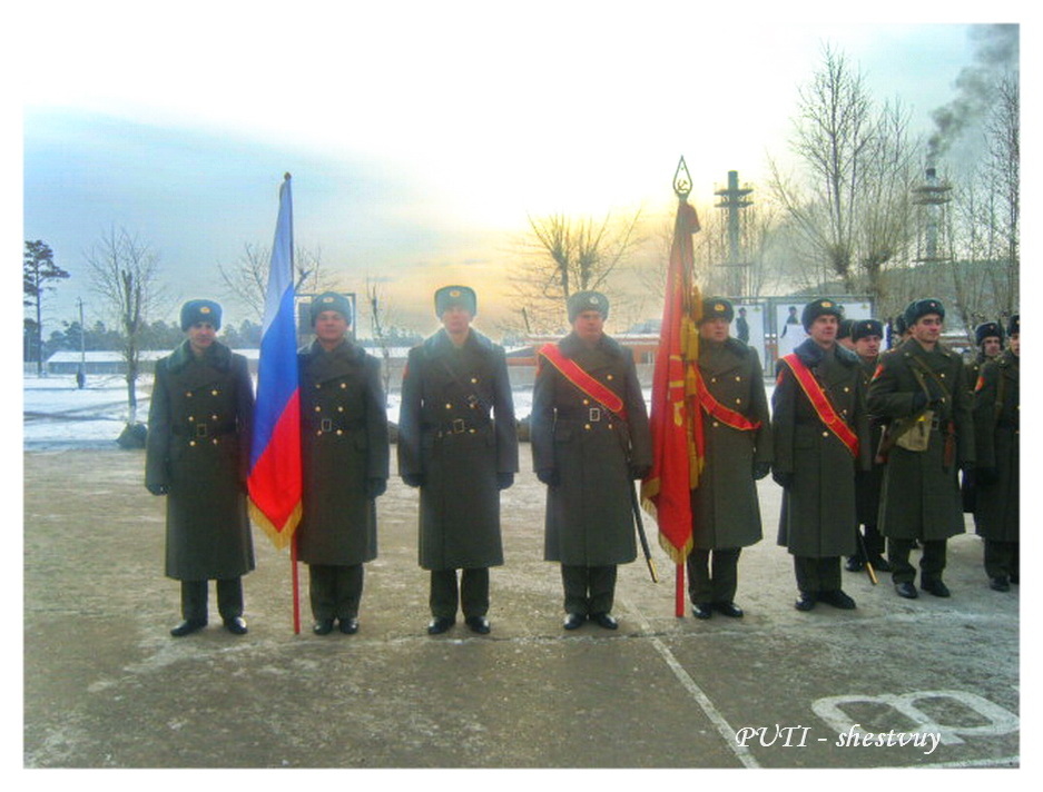 Знаменная группа 140 тп на строевом смотре 