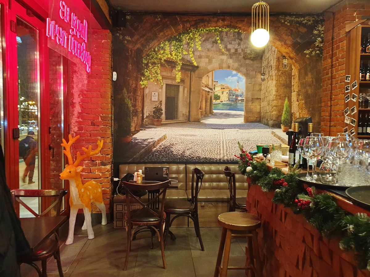 Первый этаж ресторана "Тополино. Рус"