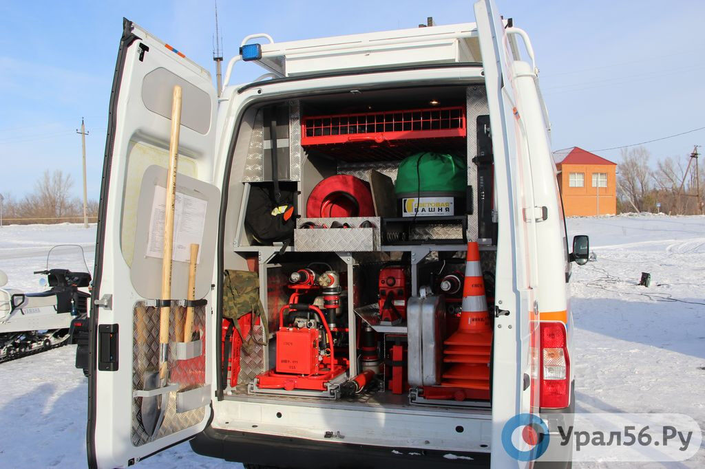    Под Орском мужчина попытался спасти теленка, упавшего в карьер, но сам оказался в «ловушке»