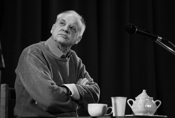    Российский поэт и бард Дмитрий Сухарев