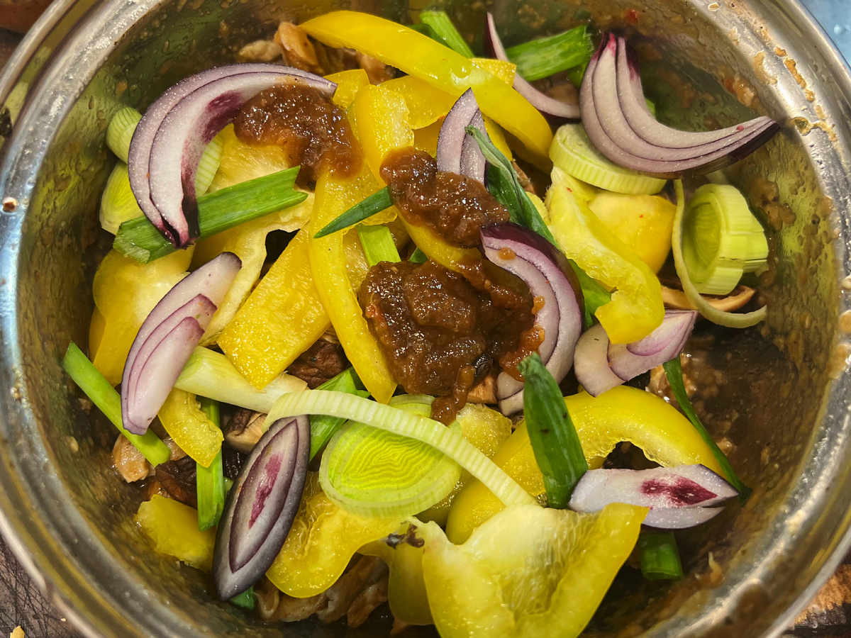 Положили всё в кастрюльку=>>