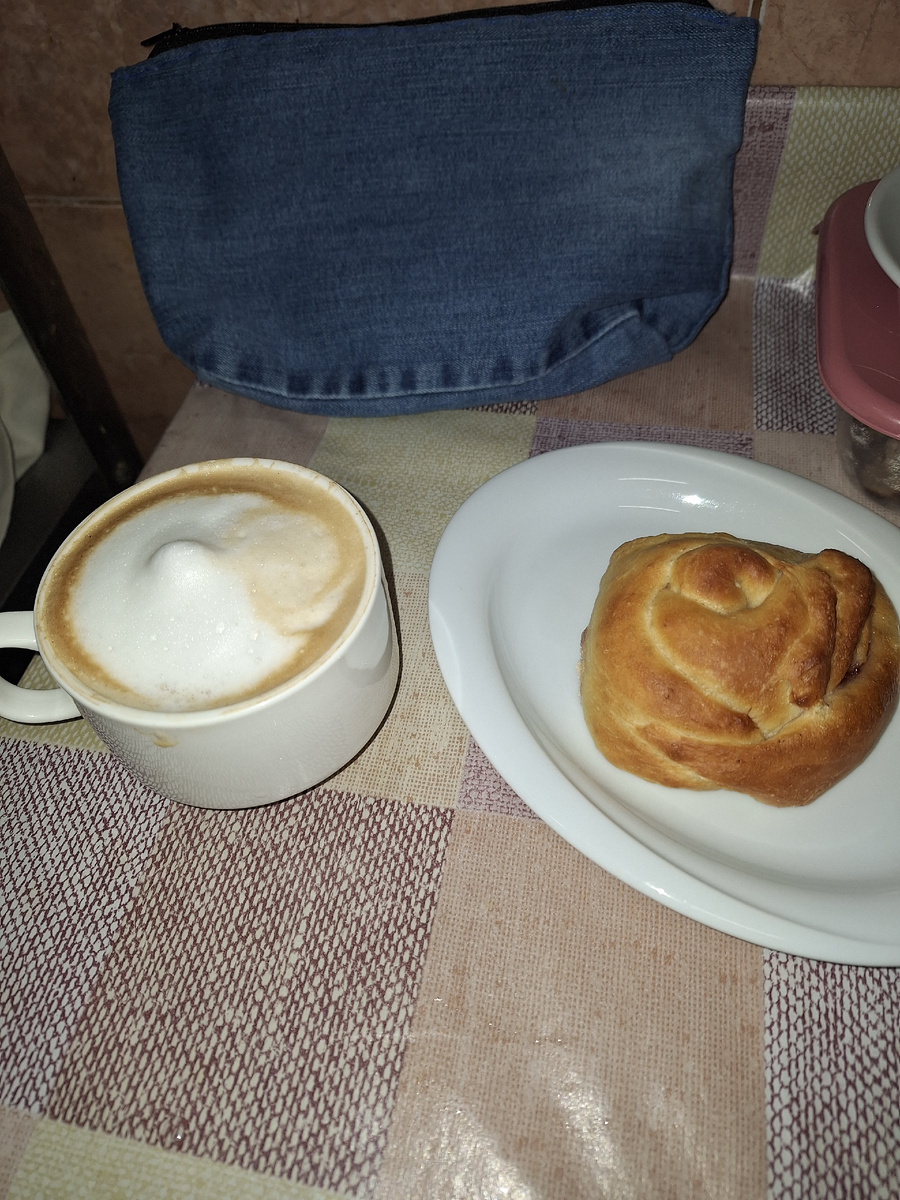 Как- то вечерком угостили.