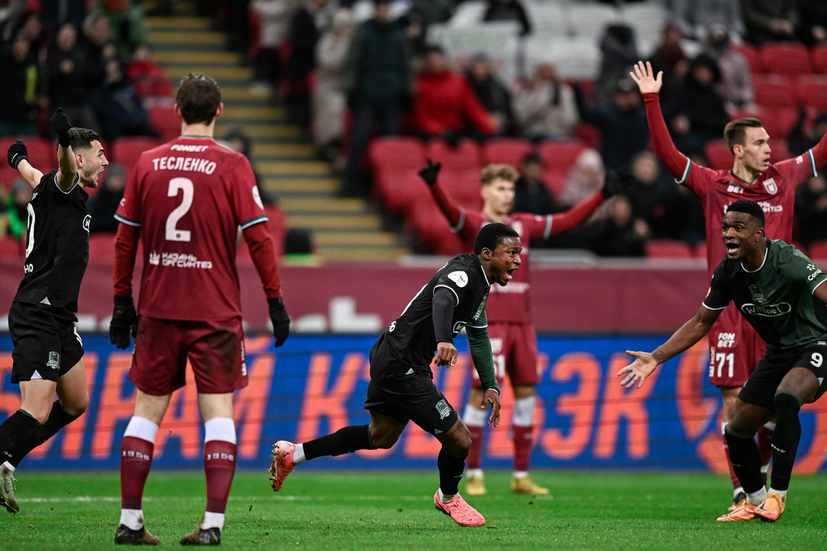 Казань. "Рубин" - "Краснодар". Олусегун (в центре) празднует забитый победный гол, который впоследствии отменят. Фото ФК Краснодар 