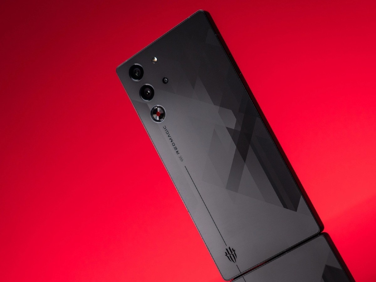    Red Magic 10 Pro без выпирающих камер и «дырок» в экране показали на фото