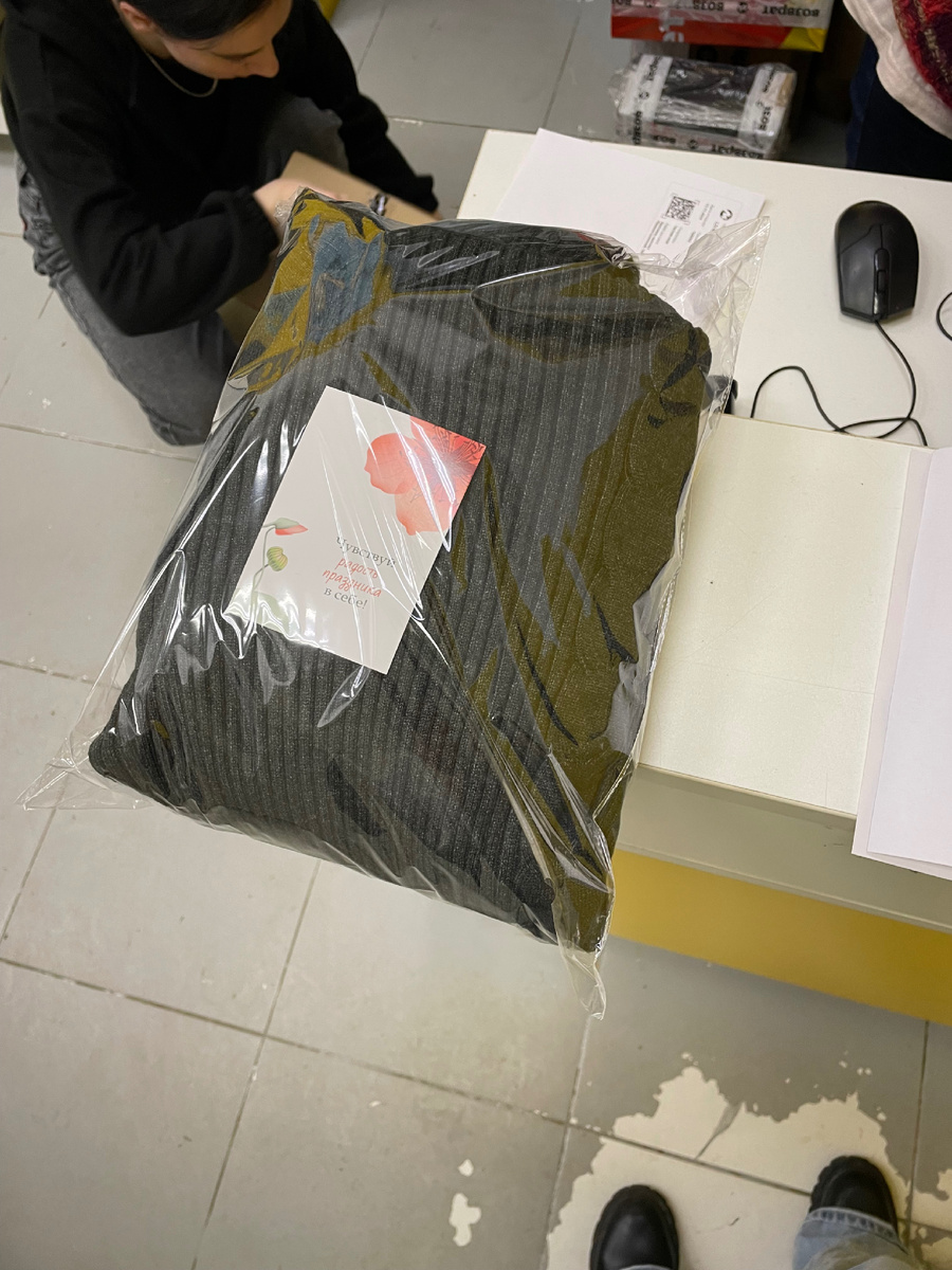 Заказы отправляю аккуратно упакованные и вкладываю небольшую открытку ✨не всем 🔄