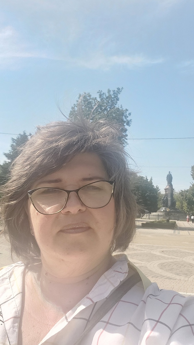 Тут я, а там - Екатерина 