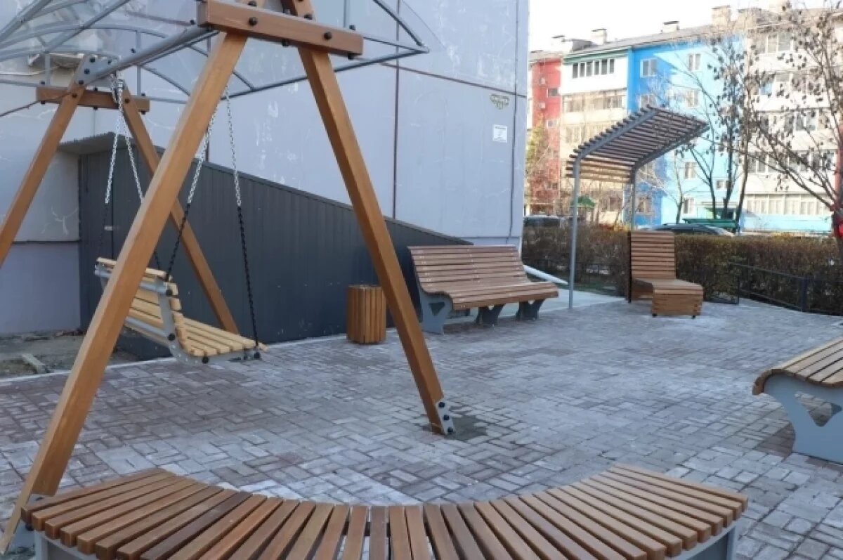    В Уссурийском городском округе благоустроили дворы и сделали остановку