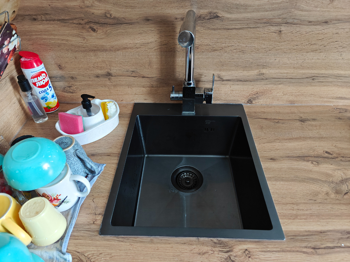 Так выглядит моя раковина, когда я всё таки её мою и в ней нет горы грязной посуды. 