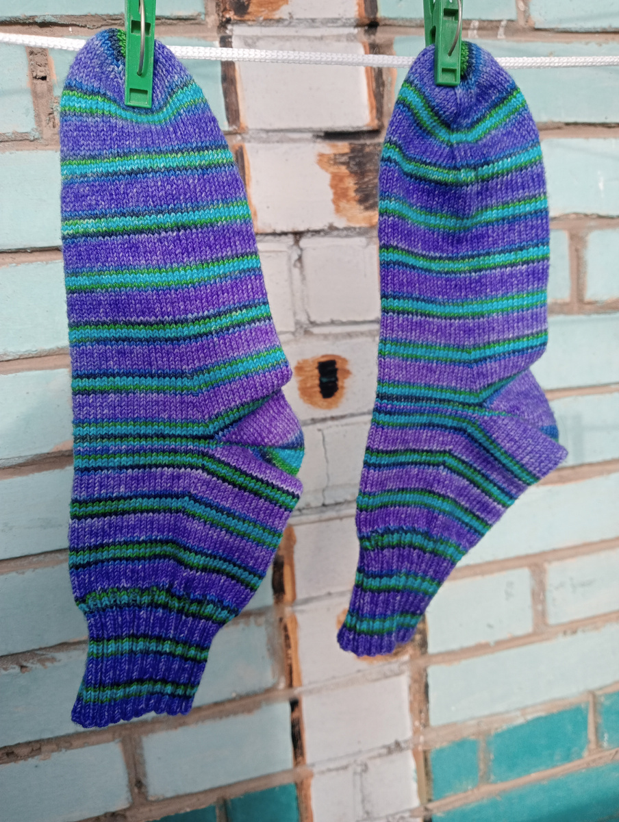 Носки с пяткой бумеранг с клином расширения