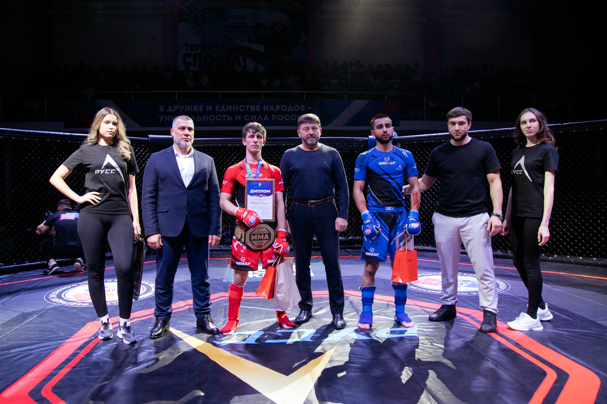    За кубок главы Сургутского района по MMA сразились двадцать бойцов