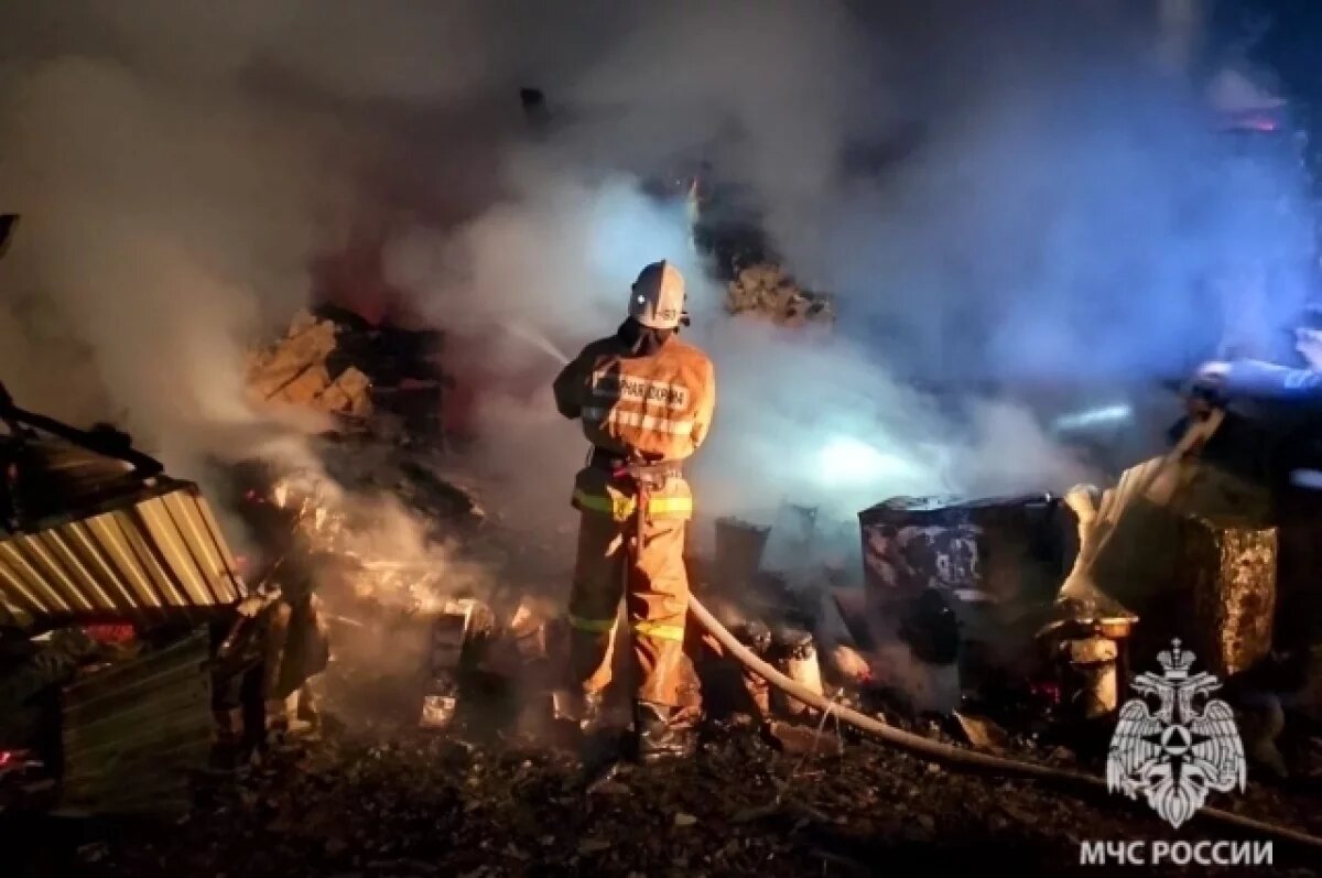    Новосибирские пожарные спасли 15 человек при возгорании в девятиэтажке