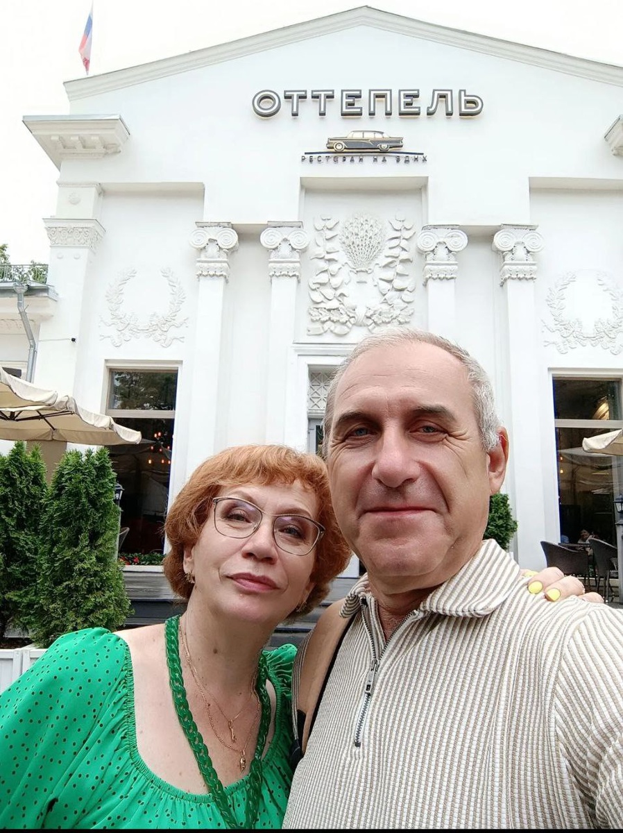 Август 2023. Селфи после классного ужина в "Оттепели". Фото из личного архива