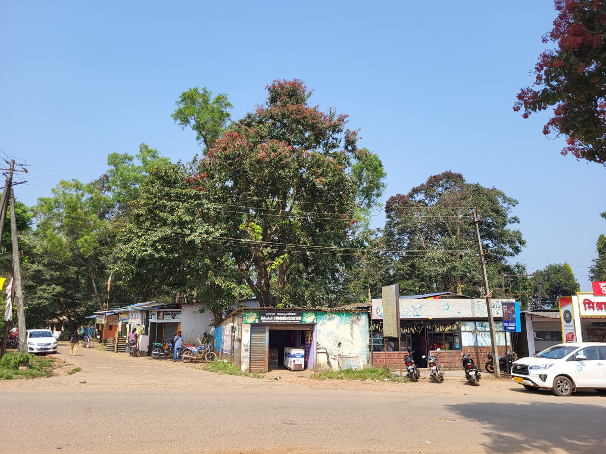 Первая остановка туалет 10 рупий