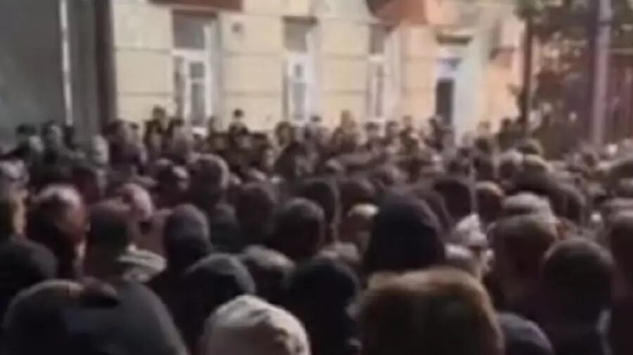 В Абхазии начались протеста из-за жесткого задержания оппозиционеров. Источник: Baza