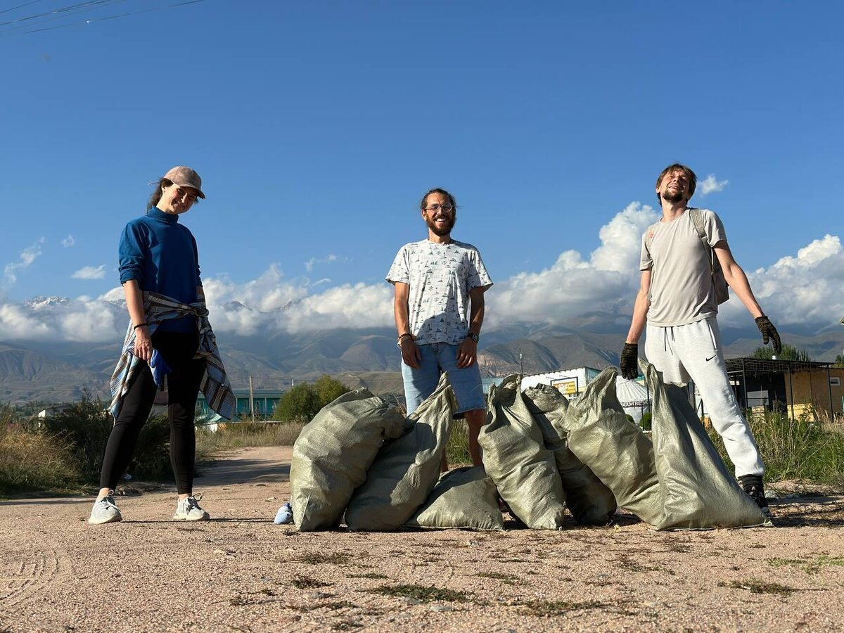 Экологические акции по сбору мусора на Иссык-Куле, Бишкек, Киргизия