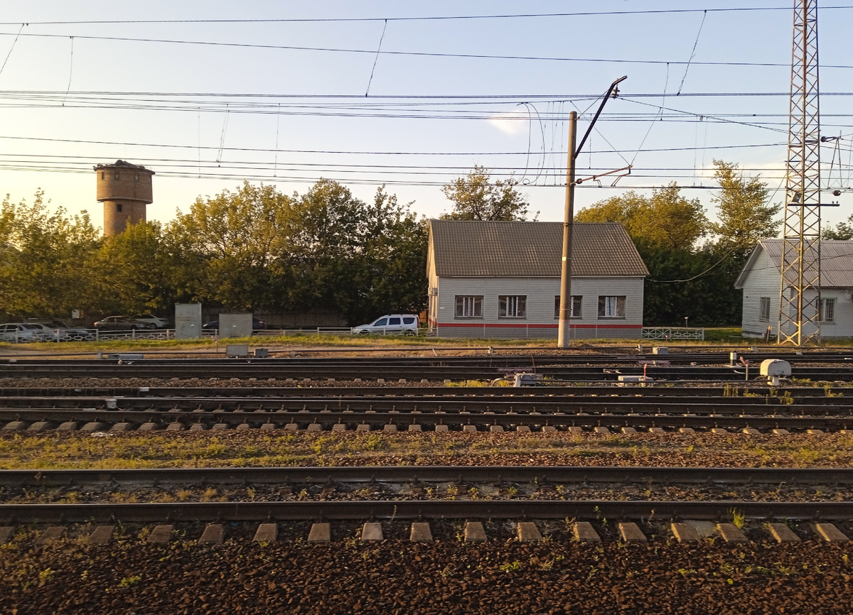 Общий план и какие-то нужные строения при станции. 