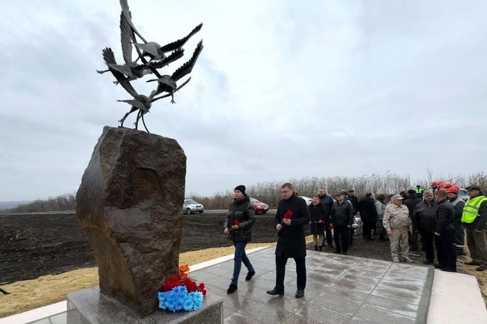    Памятный знак символизирует мужество, отвагу и чувство долга перед Родиной. ФОТО: Тг-канал Сергея Колягина