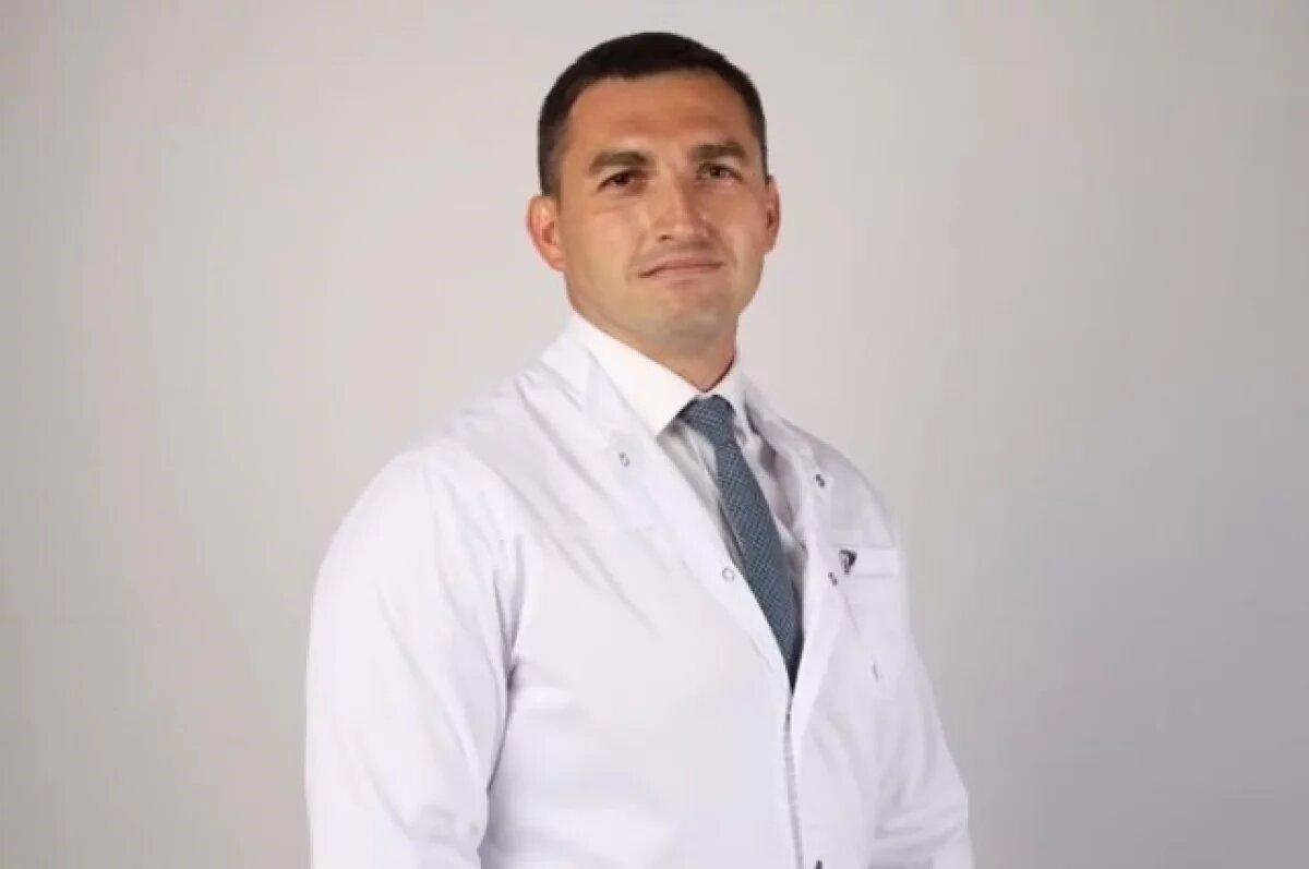    Стоматолог из Волгограда дважды спас пассажира авиалайнера