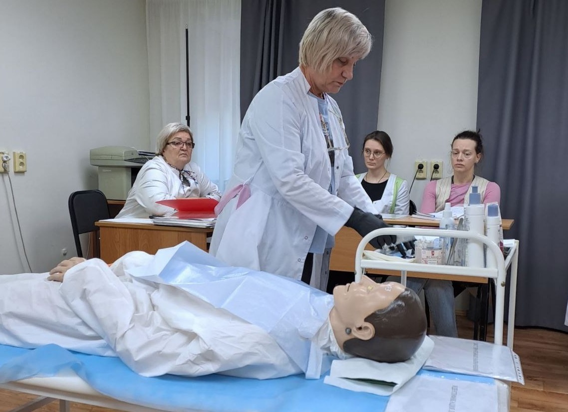 Обучение очное, поэтому прогуливать не стоит.