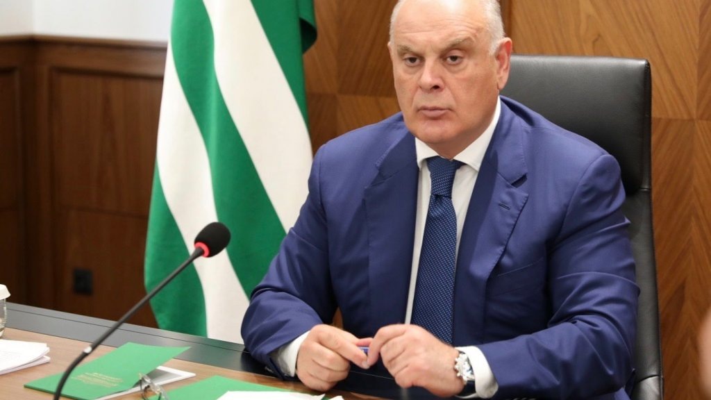    Фото: президент Абхазии Аслан Бжания