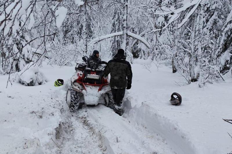   Поисково-спасательная служба / Эвакуация туристов из тайги в Челябинской области