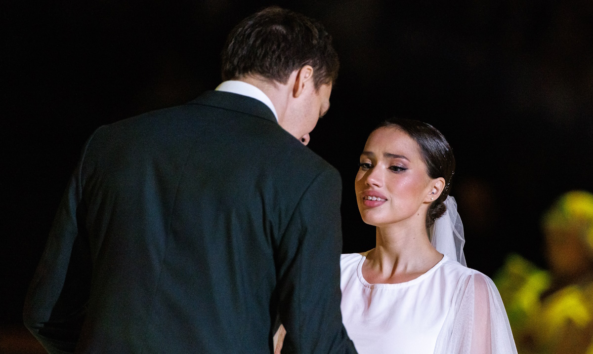 Алина Загитова в ледовых шоу бывает невестой. Фото: GLOBAL LOOK PRESS