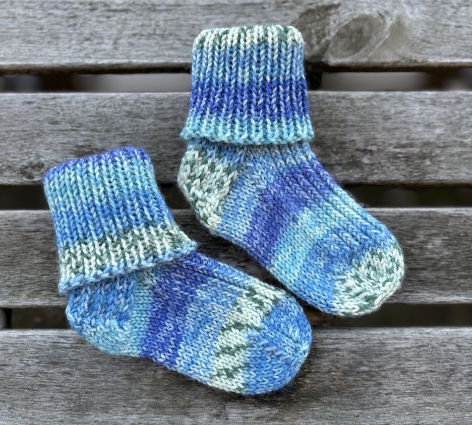 вязаные детские носочки 