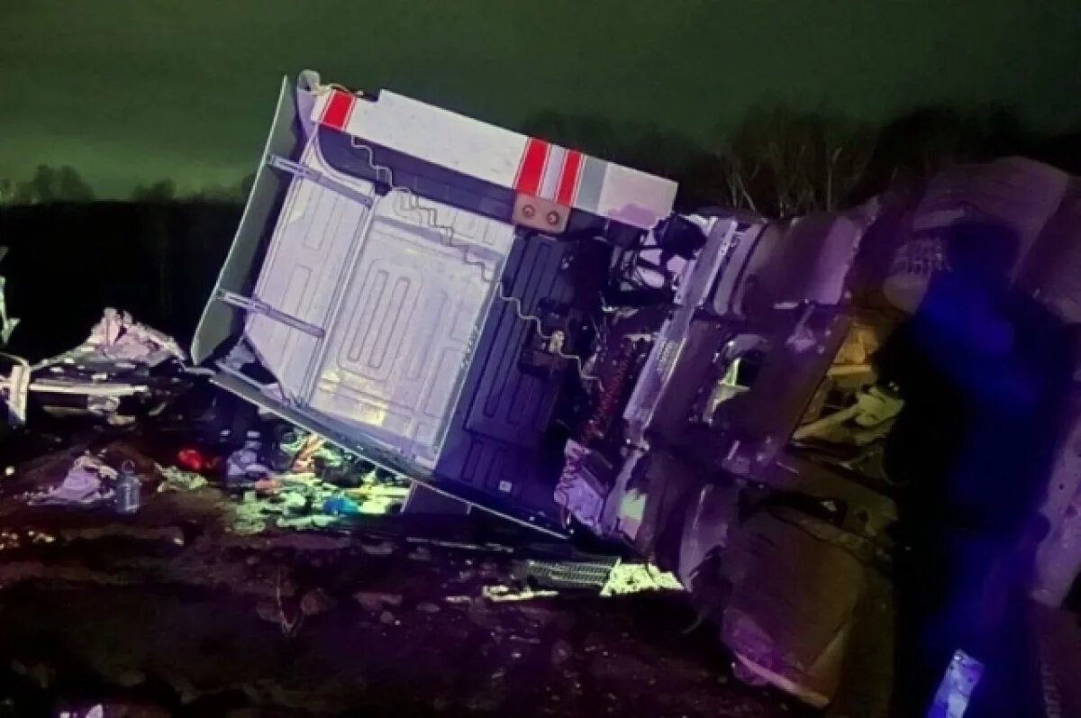    Водитель фуры Mercedes-Benz из Новосибирска попал в серьезное ДТП в Уфе