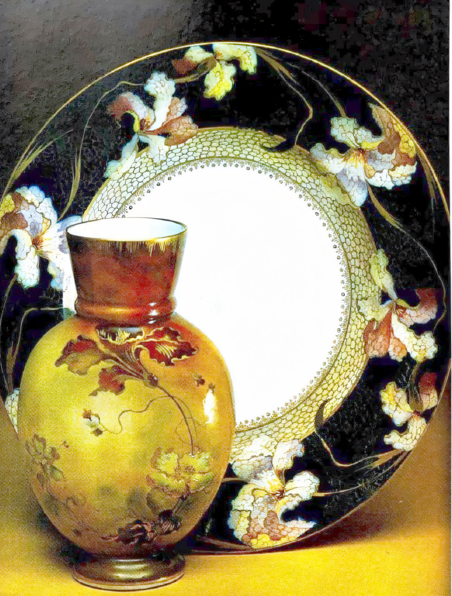 Ваза и блюдо начало XX  века. "Товарищество М.С. Кузнецова"
