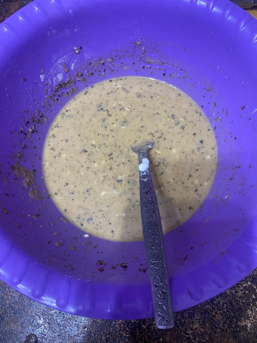 Добавляем сметану и перемешивам.