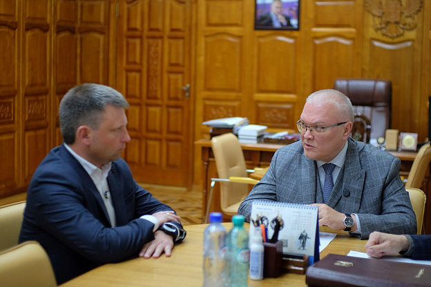    Глава Кирово-Чепецка попросил найти руководителя администрации