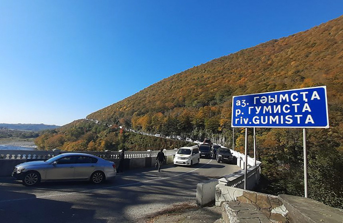    Заблокированные оппозицией мосты в Абхазии.Анжела Кучуберия/ТАСС